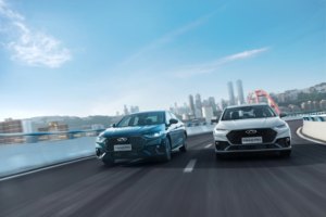 燃情驾驭，奇瑞艾瑞泽8 PRO 2.0T燃爆燃油家轿市场