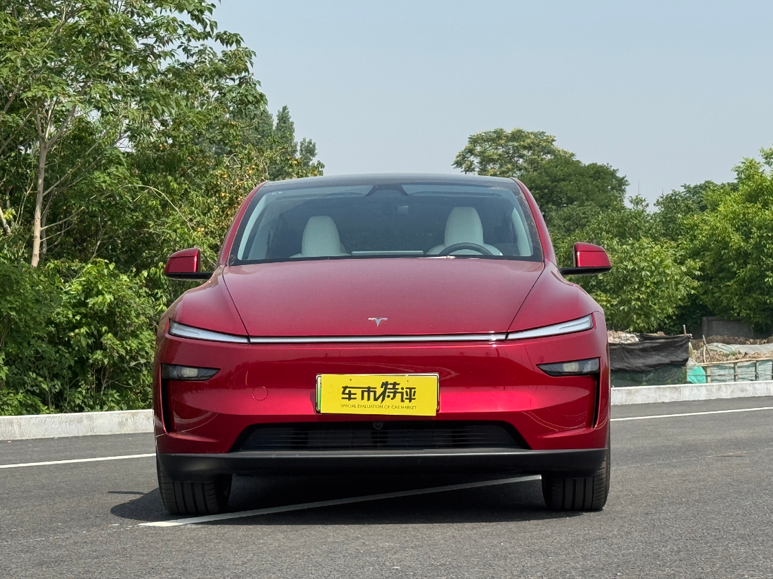 长测试驾特斯拉Model Y焕新版，续航719km，智驾出色动力迅猛