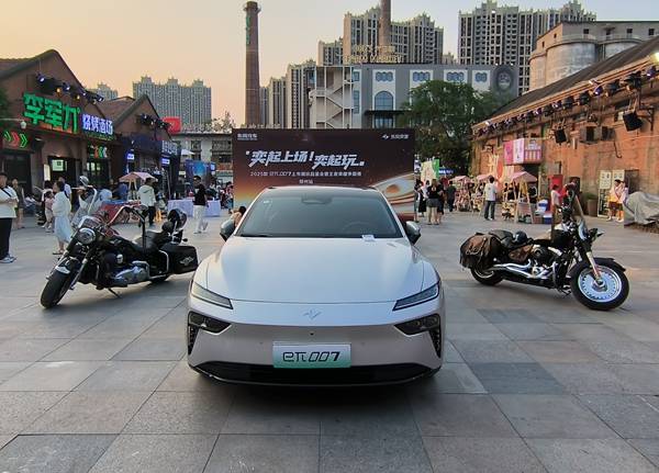 电竞狂欢夜撞上科技座驾！2025款eπ007郑州上市会燃爆夏日