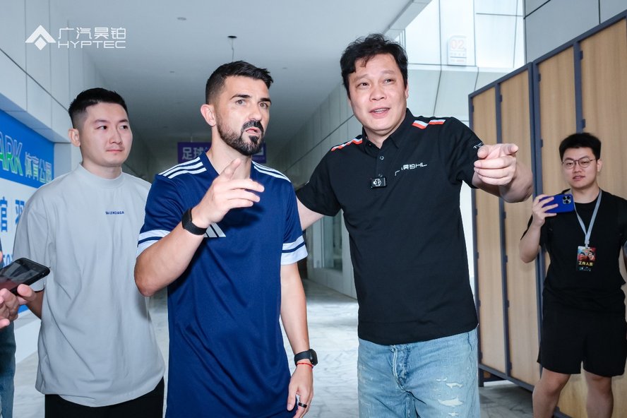 广汽昊铂HL球星见面会燃动上海，传奇球星助阵热血与科技碰撞