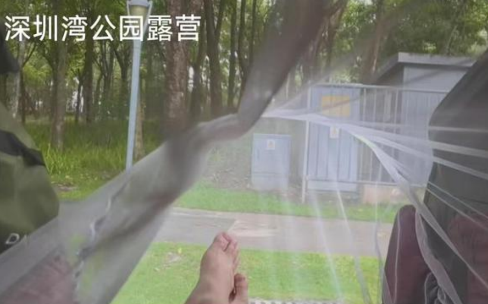 程序员住在车里被质疑占用公共资源，该行为应当包容还是禁止呢？