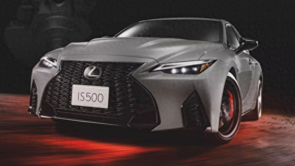 最后一款 V8 引擎！雷克萨斯 IS 500限量500台，内燃机时代的终结！