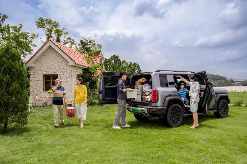 方程豹钛3销量稳居A级纯电SUV TOP3，豹5“双冠”持续霸榜