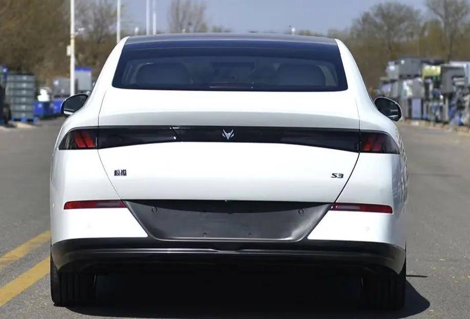 品牌定位从高到低 极狐汽车，走上正轨了吗？