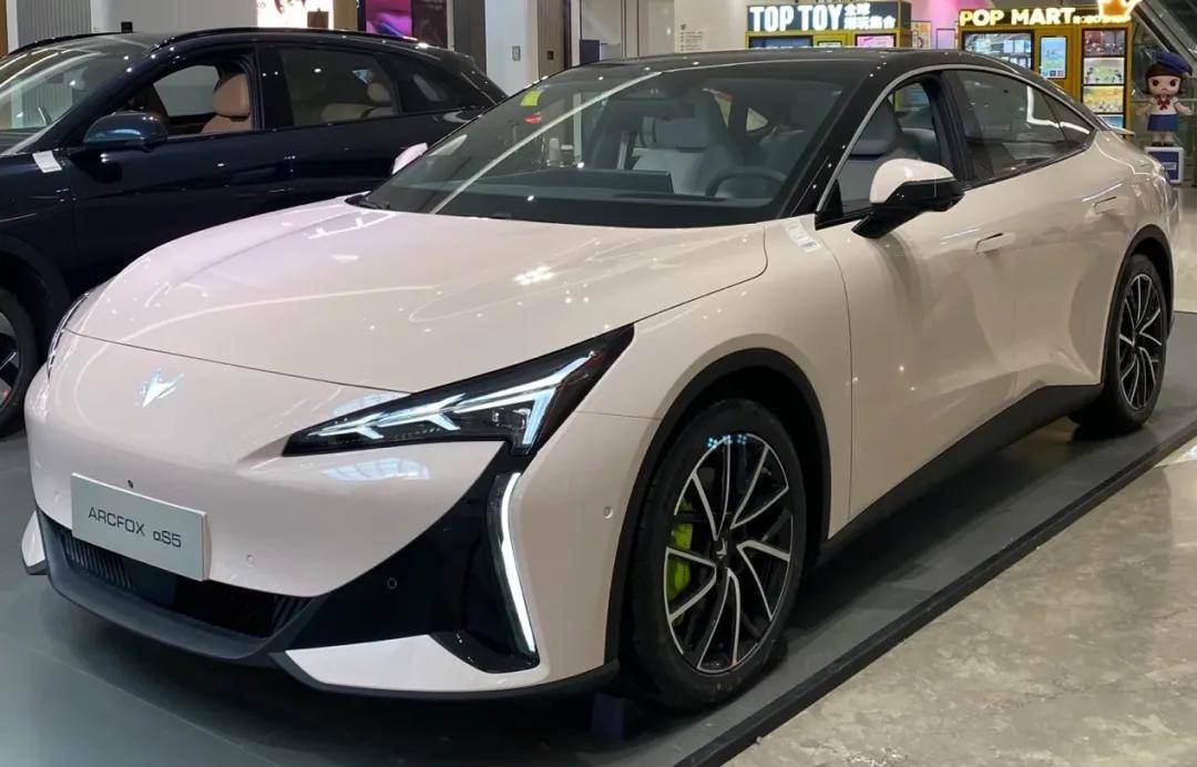 品牌定位从高到低 极狐汽车，走上正轨了吗？