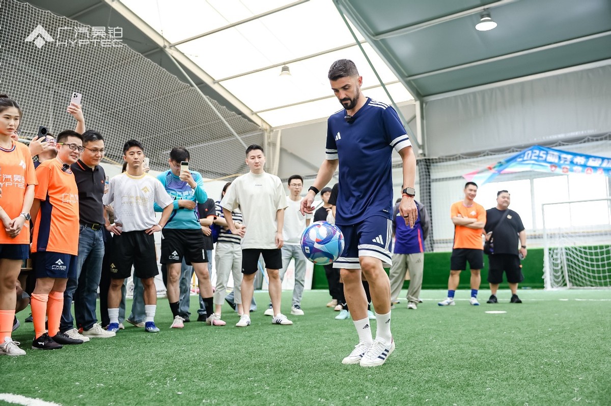 广汽昊铂HL球星见面会燃动上海，传奇球星助阵热血与科技碰撞