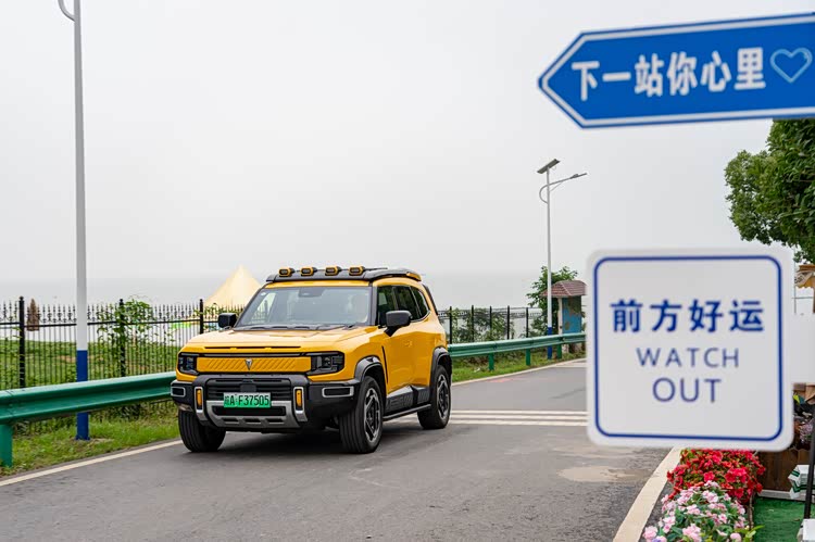 “神仙”掐架，深蓝G318无忧穿越版和BJ40增程怎么选？