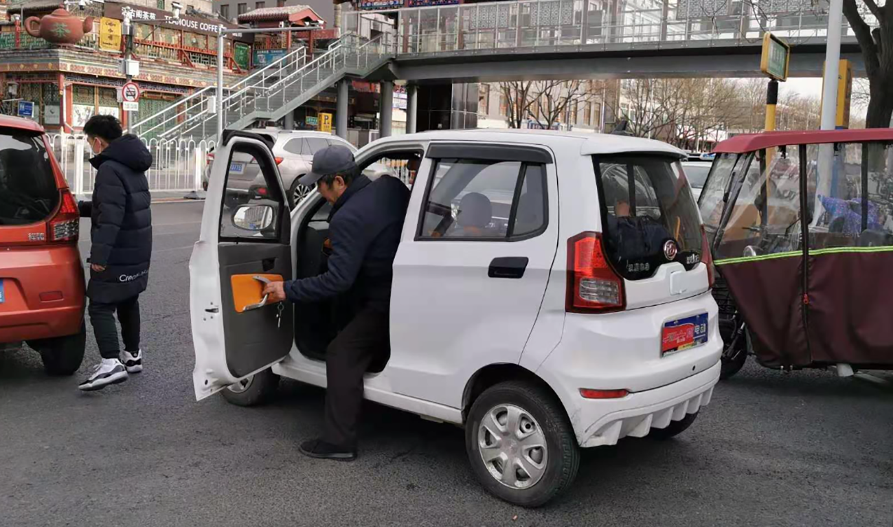 警惕“老头乐”用户年轻化，严格禁止未成年人用车