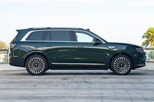 5.2米大五座SUV，配零重力座椅，空间不输揽胜加长，搭四激光雷达