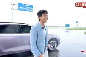邓超岚图FREE+直播雨天飙车，帮粉丝薅出大额福利