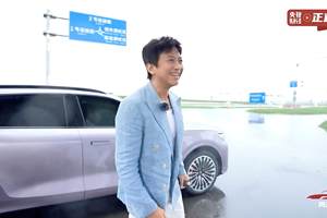 岚图FREE+预售直播贡献名场面！邓超上演雨天飙车，带货杀价强度拉满