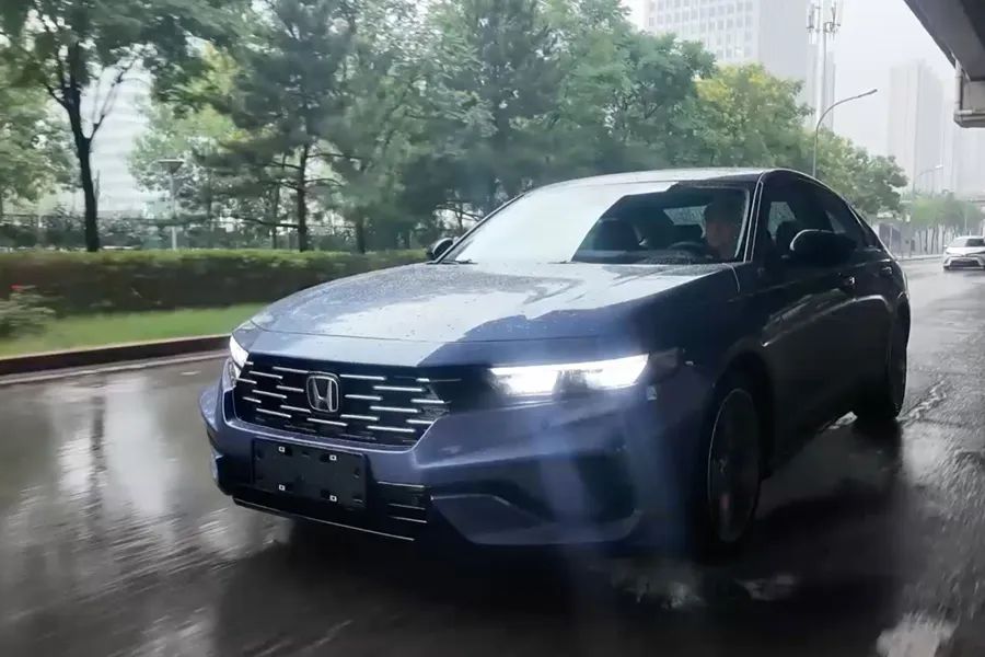 来摸摸它的方向盘，会让你重新爱上开车！