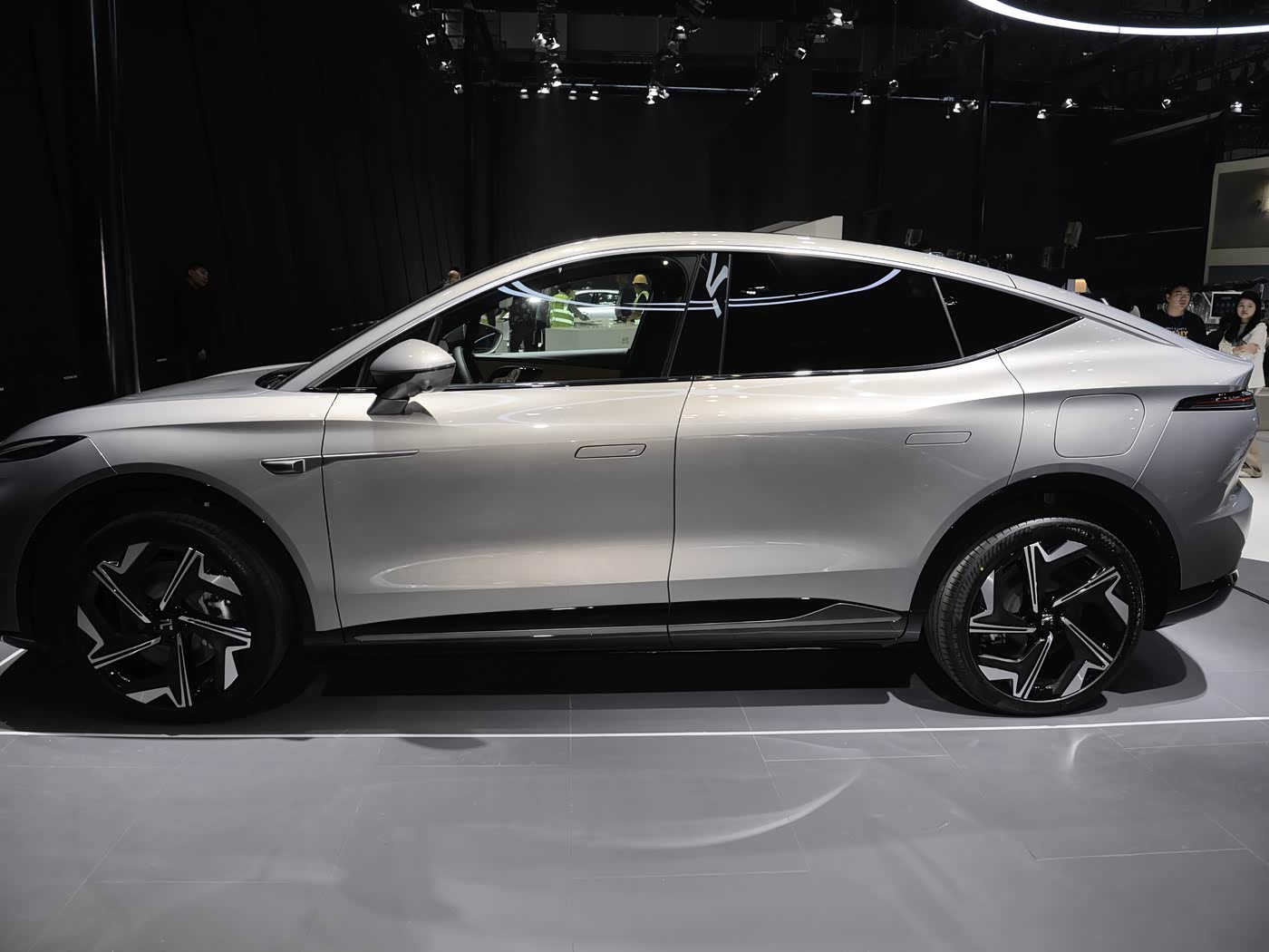 15.99万起就能买到中大型SUV，上汽打造，最高续航730km