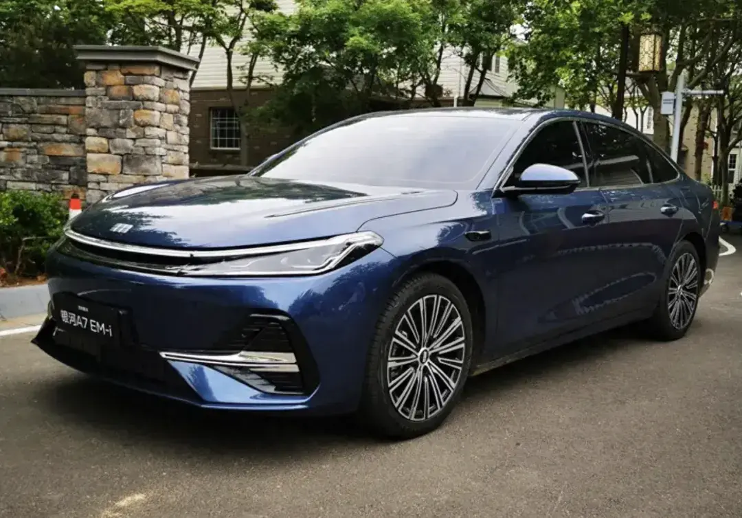 吉利的新车终于要来了！综合续航超过2100km，比亚迪秦L不好卖了