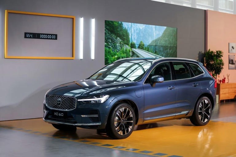 沃尔沃全新XC60插混版上市，35.59万起售顶配上空气悬架