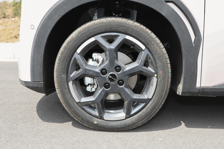纯电小车“卷”出新高度，吉利星愿登顶销冠，究竟靠哪些实力？