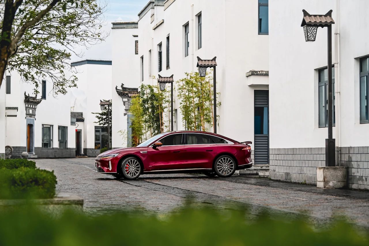 风云A9L预售15.99万起 4秒级零百+2500km续航