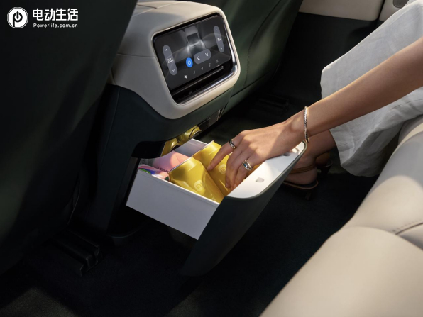 小米YU7 携3款车型正式上市 售价25.35万元起