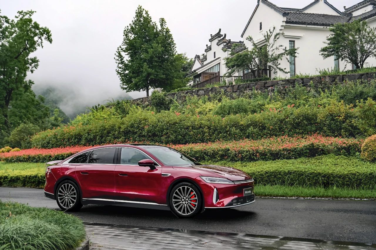 风云A9L预售15.99万起 4秒级零百+2500km续航