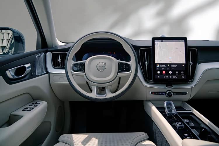 全新 XC60上市25.49万元起，订小米YU7的要不要再考虑一下？