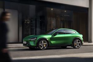 小米双车齐发：豪华SUV YU7上市&SU7 Ultra纽北纪录版登场