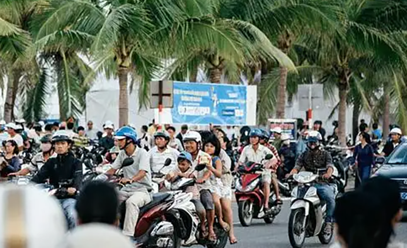 雷军表示坚决反对汽车价格战，盲目打价格战的后果不堪设想