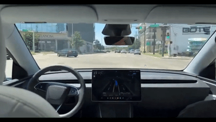 特斯拉Robotaxi试运行，为中国汽车产业敲响警钟
