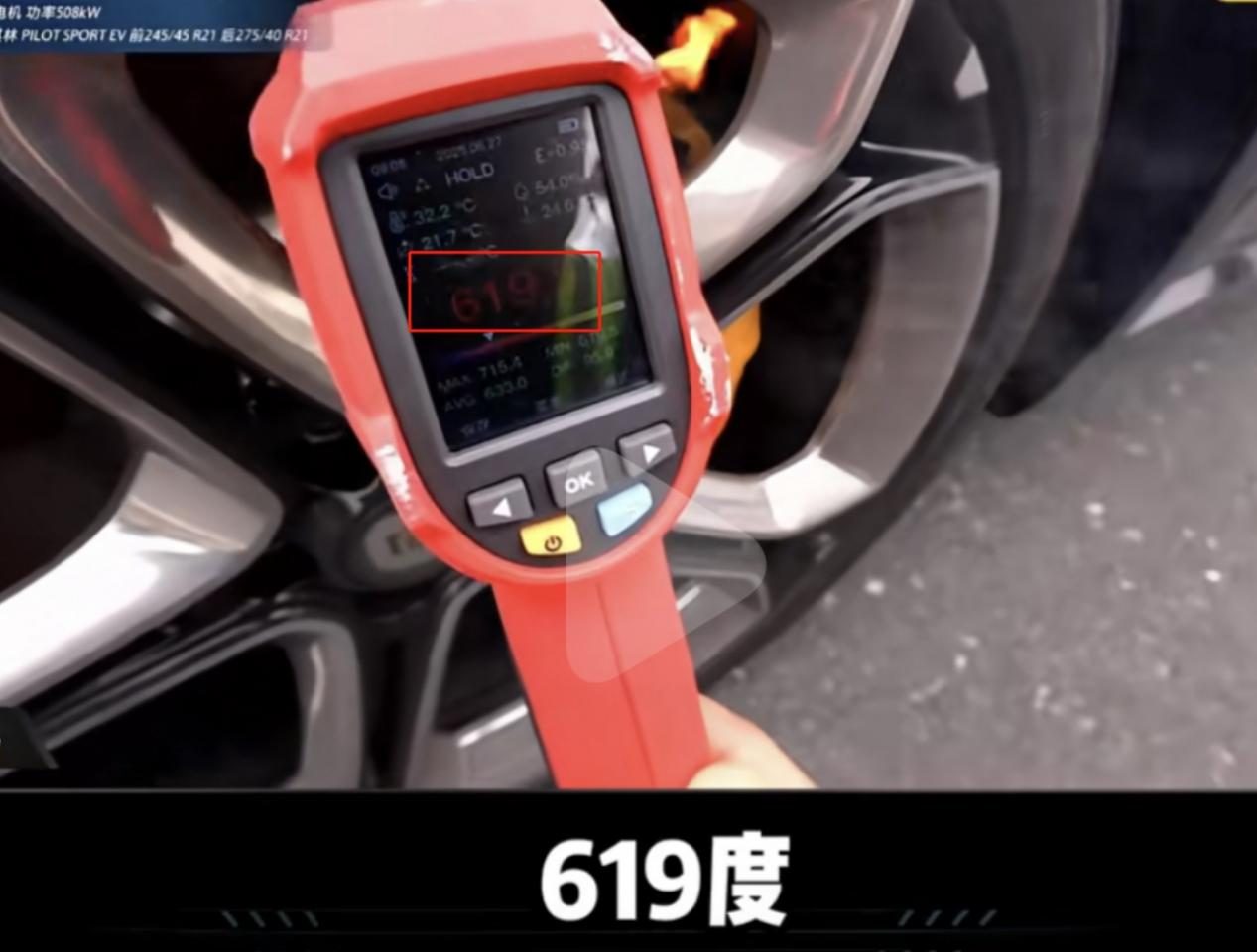 小米YU7赛道测试刹车着火，问题根源--刹车片温度达619℃