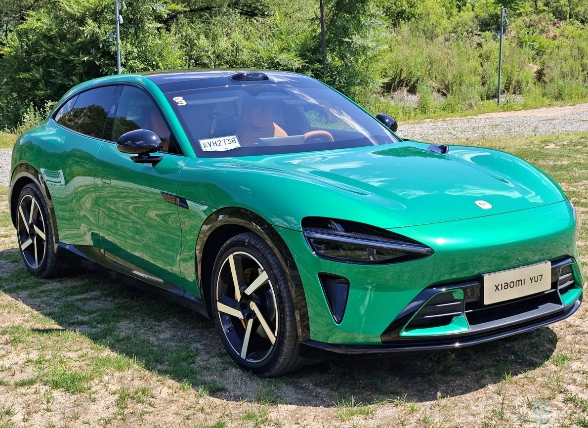小米YU7赛道测试刹车着火，问题根源--刹车片温度达619℃