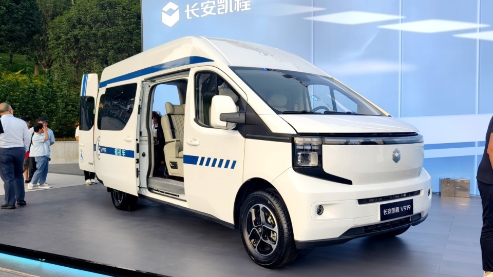纯电轻客新标杆 长安凯程V919掀了燃油轻客的桌子？
