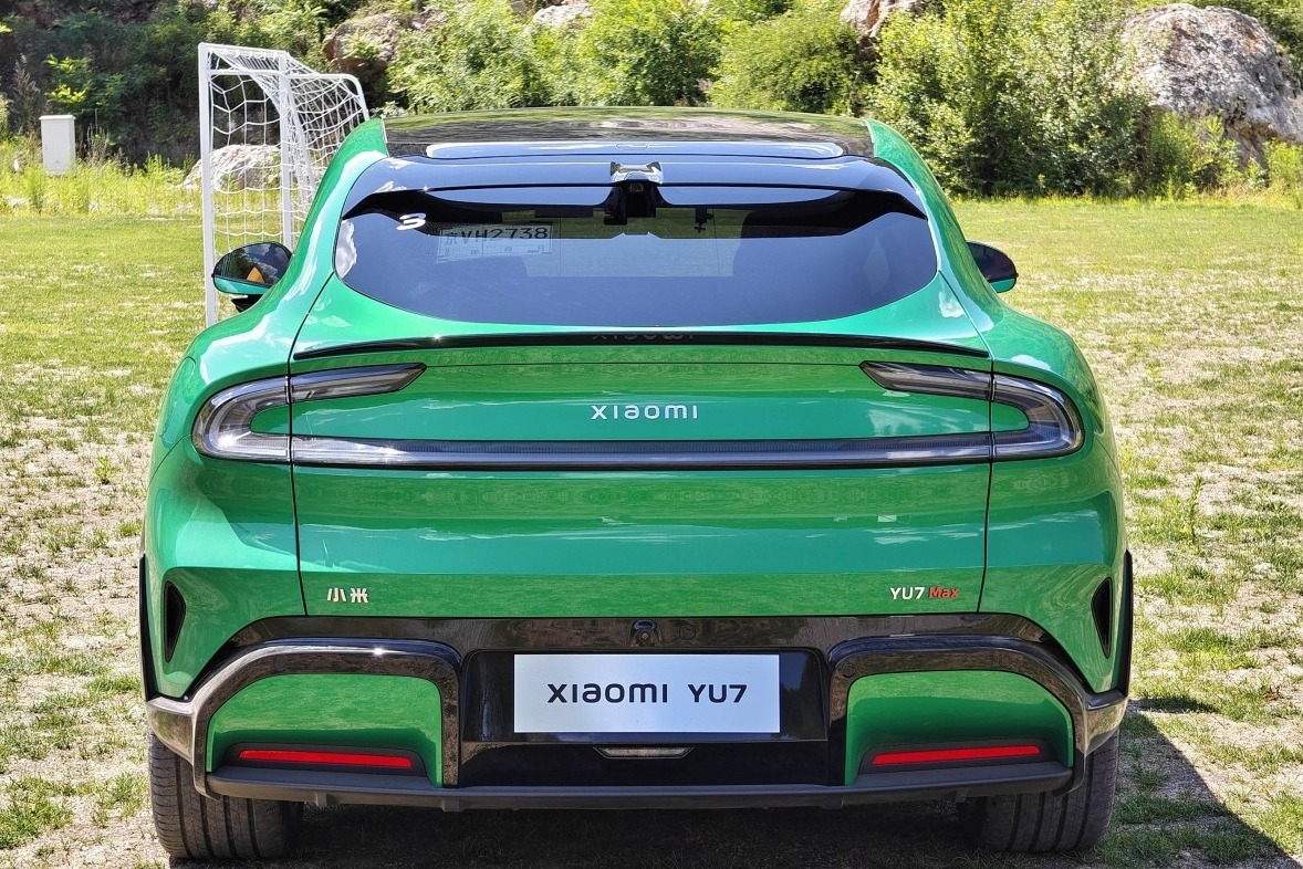 小米YU7赛道测试刹车着火，问题根源--刹车片温度达619℃