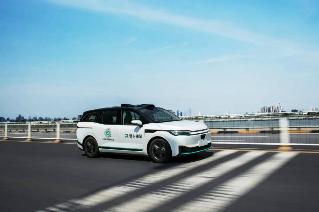 特斯拉Robotaxi试运行，为中国汽车产业敲响警钟