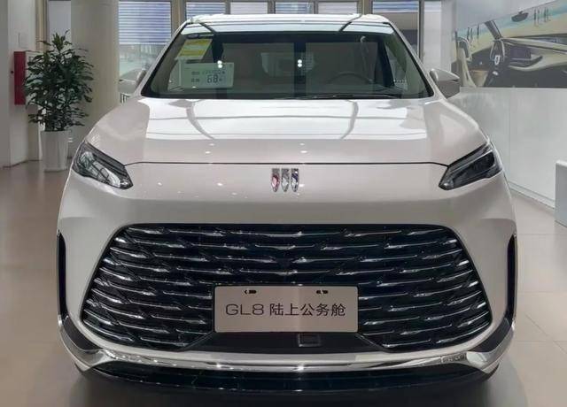 全新别克GL8陆上公务舱上市，你选燃油还是新能源？