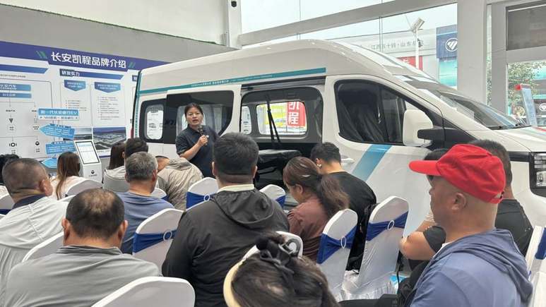8.99万元起，长安凯程V919济南上市并交付，定义新能源轻客新标杆