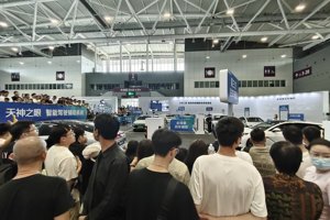 【直击2025年大湾区车展】比亚迪黑科技引围观，大湾区哥哥赞口不绝