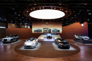 仰望全系登陆粤港澳车展 技术展示聚焦U7操控与U8L新色