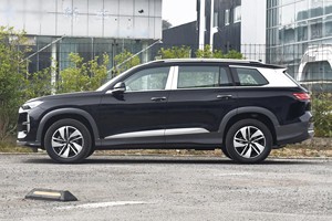 奥迪下血本了！大7座狂降18万，配2.0T+四驱，比宝马X5更大更漂亮