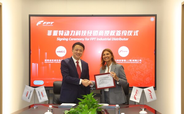 菲亚特动力科技亚洲及澳新地区副总裁Eugenia Valente 与 HMEC总经理胡焕