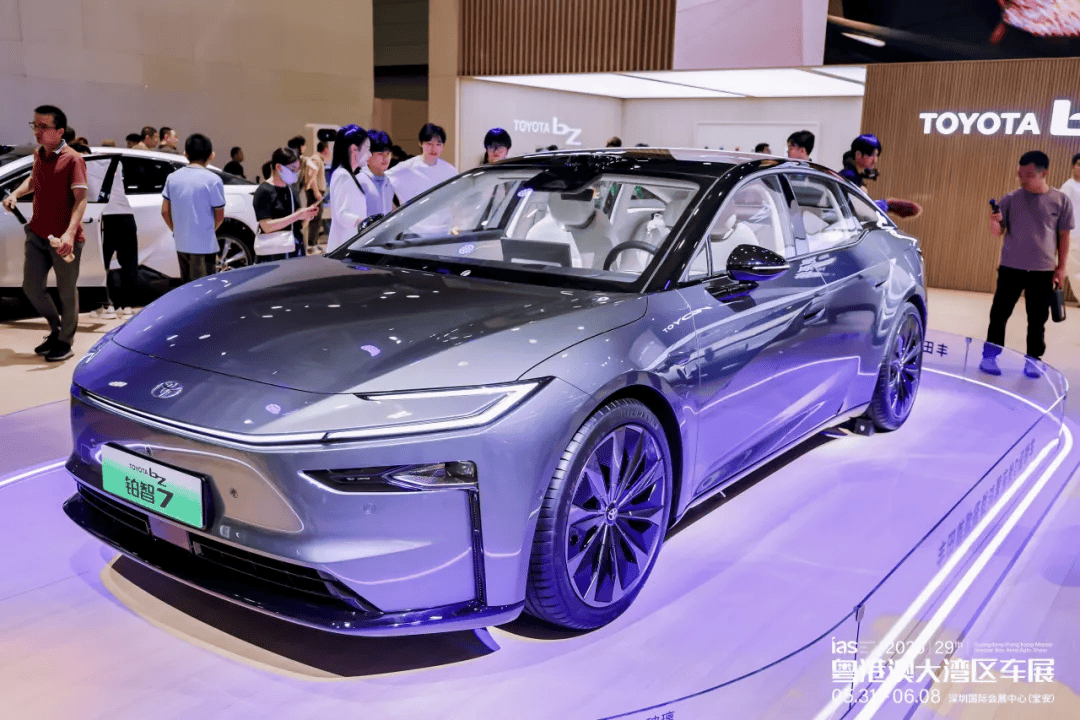 潮涌湾区，齐竞渡，共扬帆：2025粤港澳大湾区车展盛大启幕