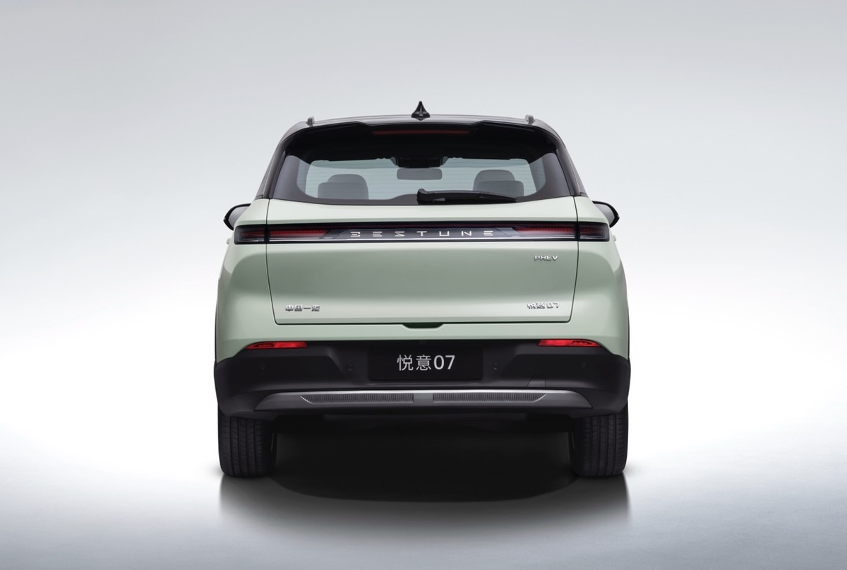 限时9.98万起售！奔腾悦意07这款中型混动SUV，该怎么选？