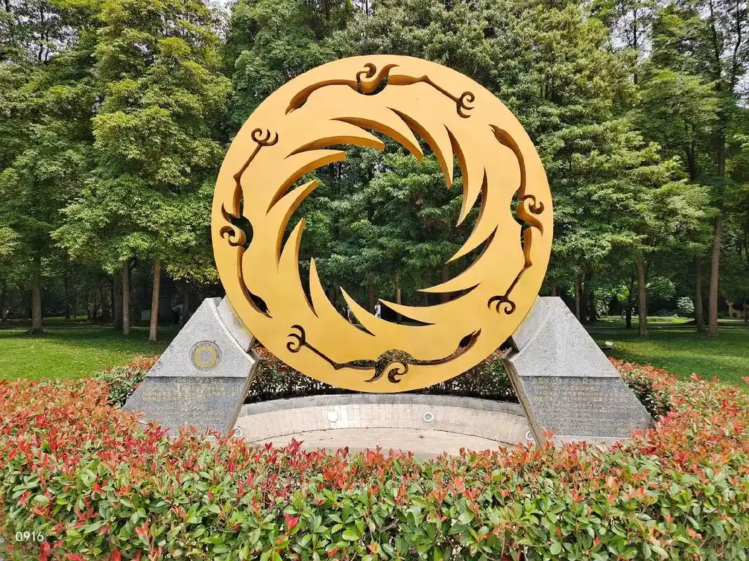 “双面”成都