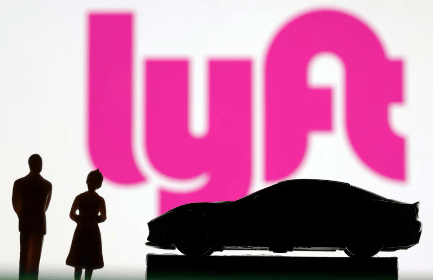 Robotaxi大战，Lyft请老司机“上桌”