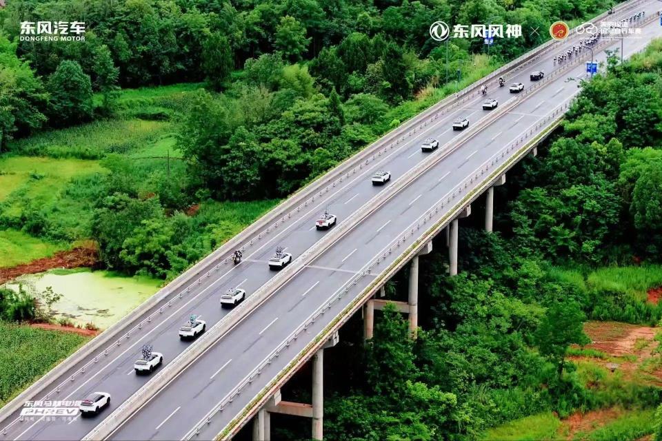 东风风神L7助力2025中国成都·天府绿道国际自行车赛圆满收官