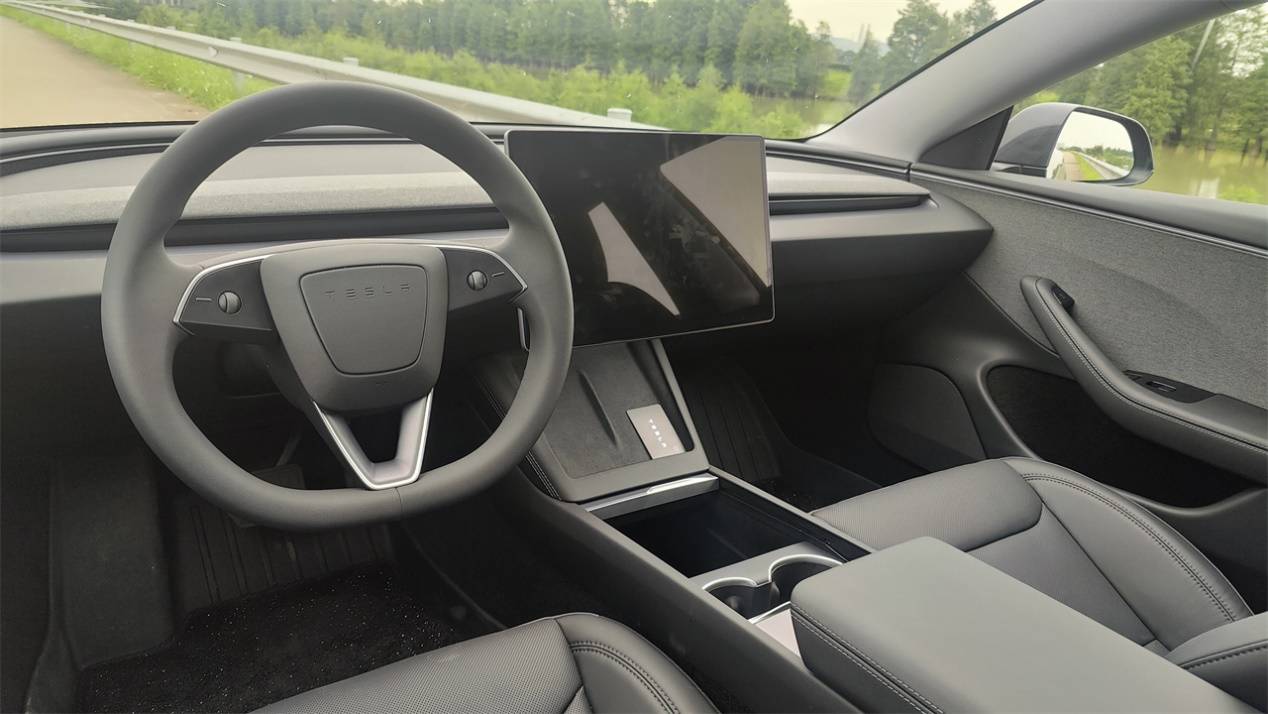 独立试驾2025款特斯拉Model 3：如今的它还算标杆吗？