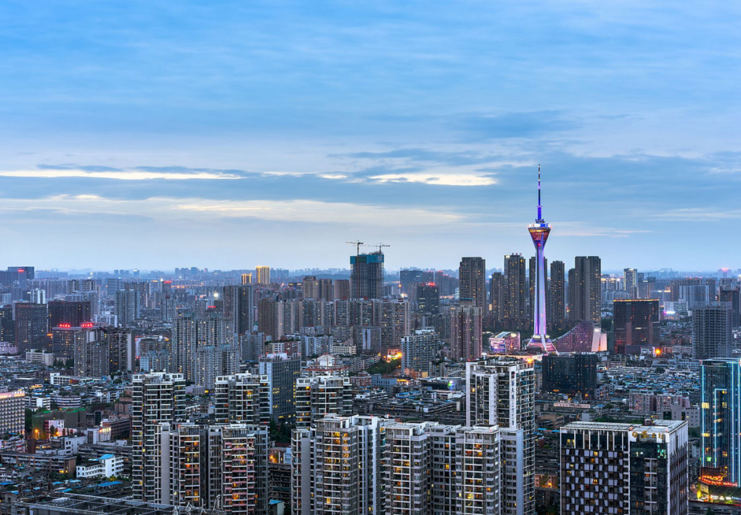“双面”成都