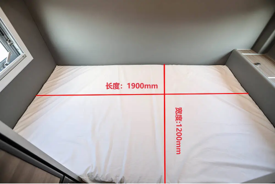 曼恩博达重汽四驱豪曼全地形房车，以精工细节诠释越野巅峰，助你征服未知之境