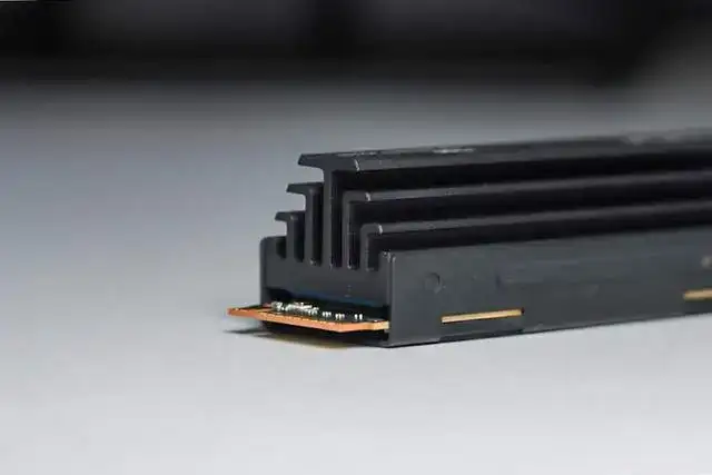 简直目瞪口呆，14500MB/s读速，英睿达T705 Pro固态硬盘快到离谱