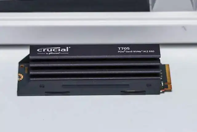 简直目瞪口呆，14500MB/s读速，英睿达T705 Pro固态硬盘快到离谱