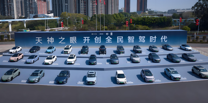 10万左右新能源车，比亚迪和吉利该怎么选？