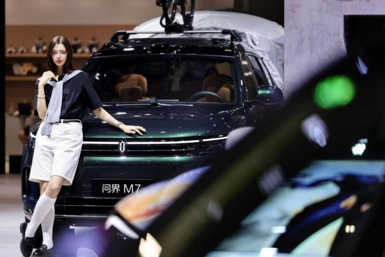 粤港澳车展人气爆棚，“国民SUV”问界新M7凭啥这么受家庭用户喜欢？